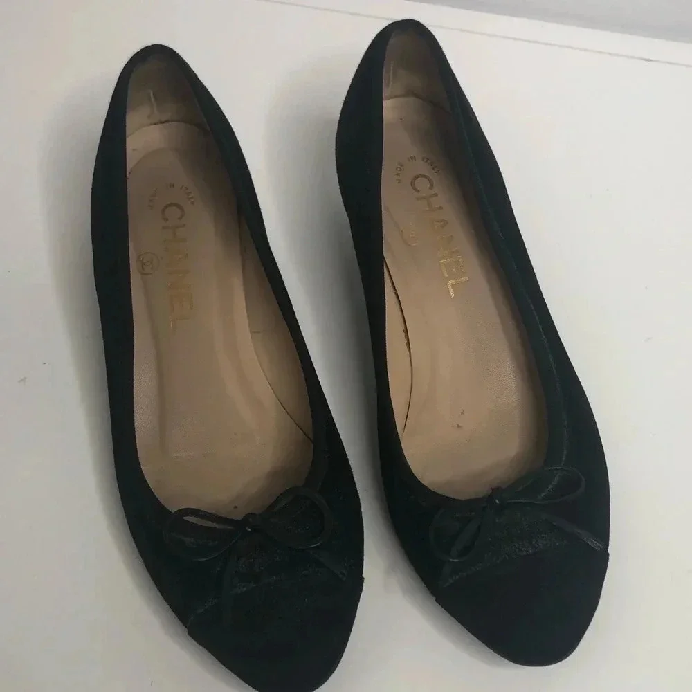 CHANEL Suede Heels - Picture 2 of 11